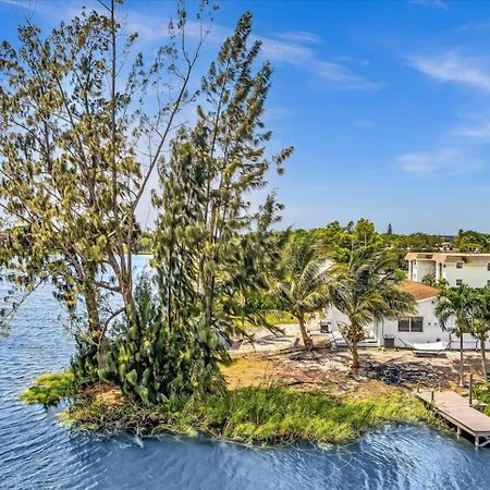 2Br Lakeside Getaway - Peaceful Waterfront Stay Davie Εξωτερικό φωτογραφία