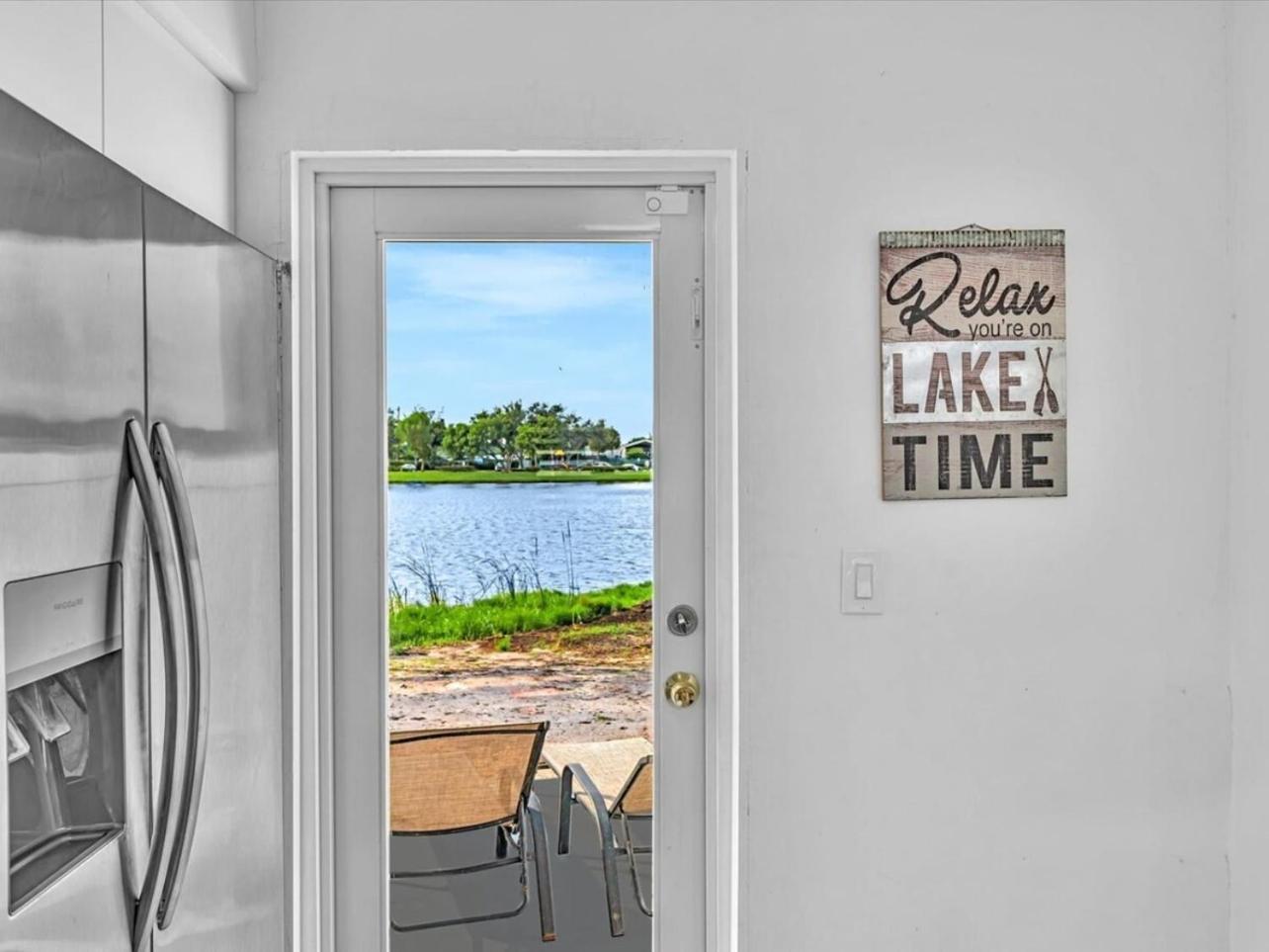 2Br Lakeside Getaway - Peaceful Waterfront Stay Davie Εξωτερικό φωτογραφία