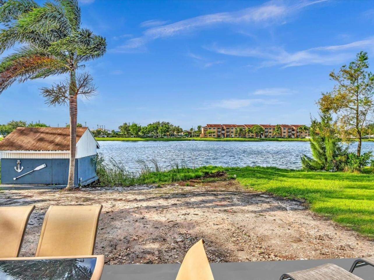 2Br Lakeside Getaway - Peaceful Waterfront Stay Davie Εξωτερικό φωτογραφία