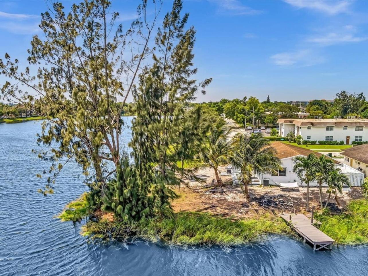 2Br Lakeside Getaway - Peaceful Waterfront Stay Davie Εξωτερικό φωτογραφία